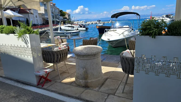 Sutivan bar with a view