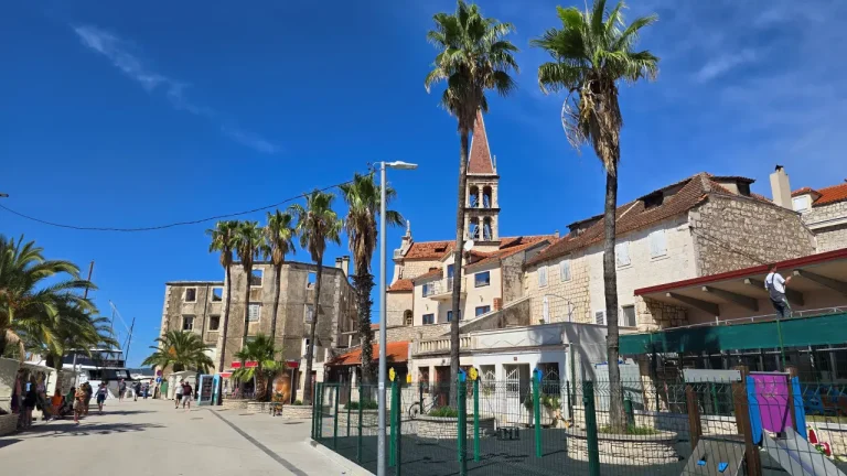 Brac Milna Promenade