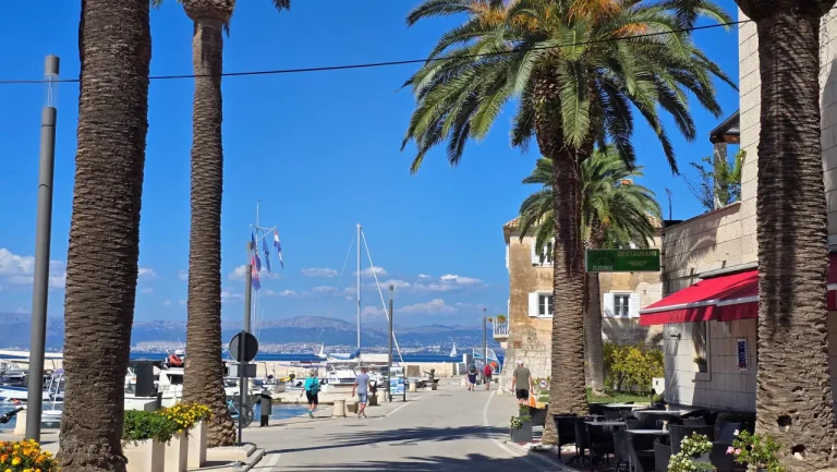 Promenade in Sutivan